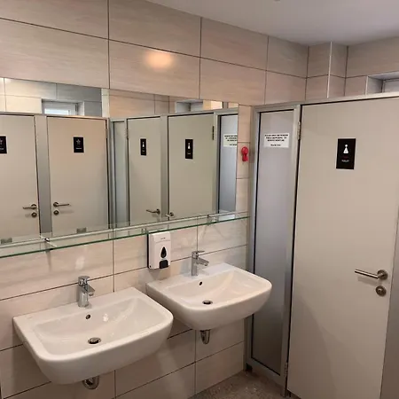 Railwayrooms22 Hostel Λιουμπλιάνα